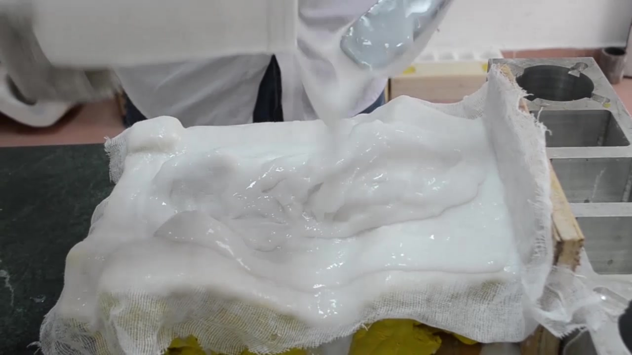 縮合型模具硅膠刷模和倒模適合用什么硬度的硅膠？